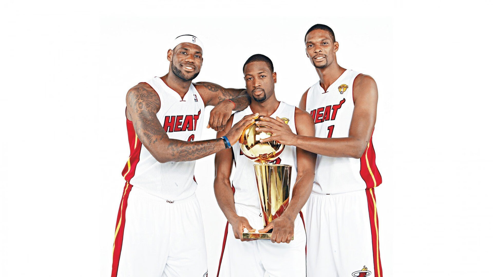 技术革新：新兴篮球科技改变比赛方式，篮球技术已形成了进攻技术和什么两大类